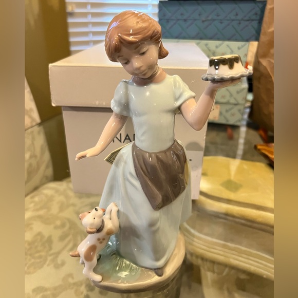 Nadal ‘Happy Birthday’ Porcelain Doll - Picture 2 of 4